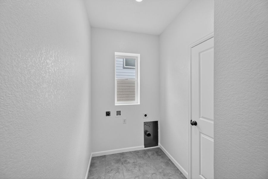 Spacious, unfurnished interior of a new home in Trailstone, Arvada (Image 26).