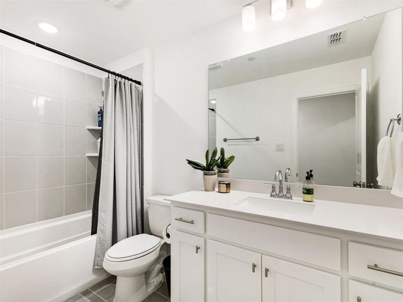 Furnished interior view inside a new home in , Grand Prairie (Image 18).