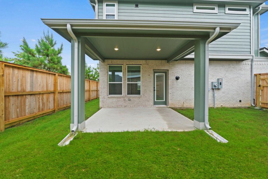 Exterior details and patio area of a home in , Katy (Image 23).