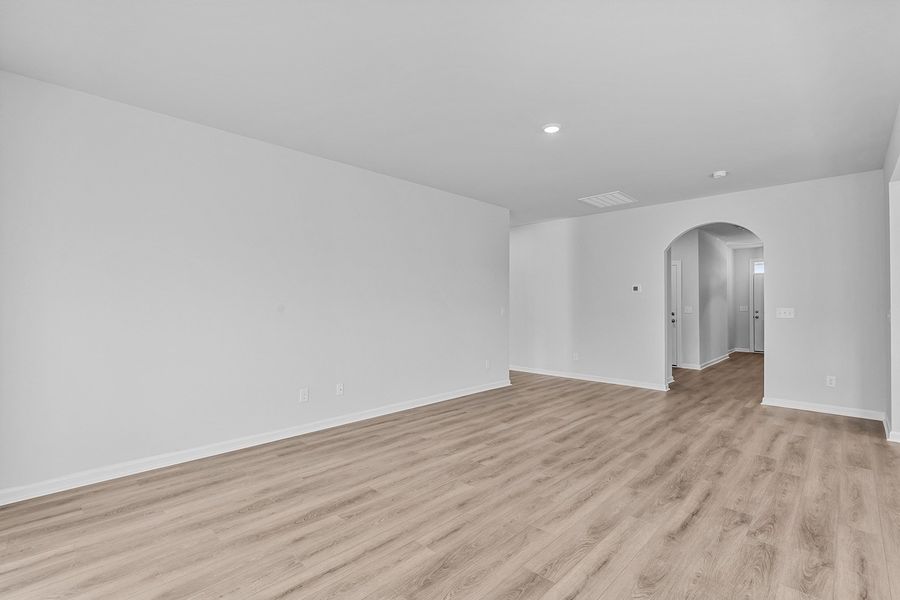 Spacious, unfurnished interior of a new home in Fieldstone, Lexington (Image 20).