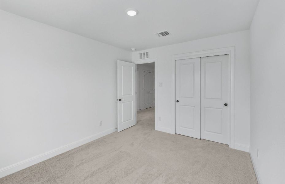 Spacious, unfurnished interior of a new home in Horizon Lake, Leander (Image 44).