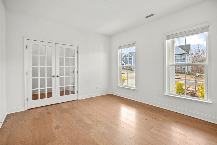 Spacious, unfurnished interior of a new home in Forest Creek, Waxhaw (Image 54).