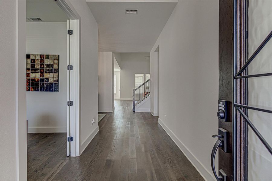 Image 38 of a home in Flora.