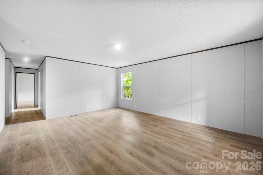 Spacious, unfurnished interior of a new home in , Kings Mountain (Image 18).