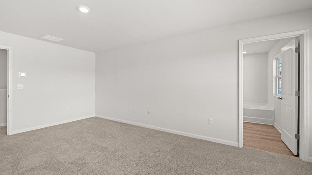 Spacious, unfurnished interior of a new home in Carlton, Douglasville (Image 16).