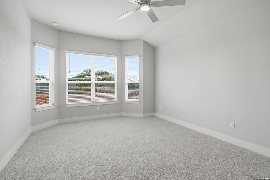 Spacious, unfurnished interior of a new home in Stillwater Ranch, San Antonio (Image 34).