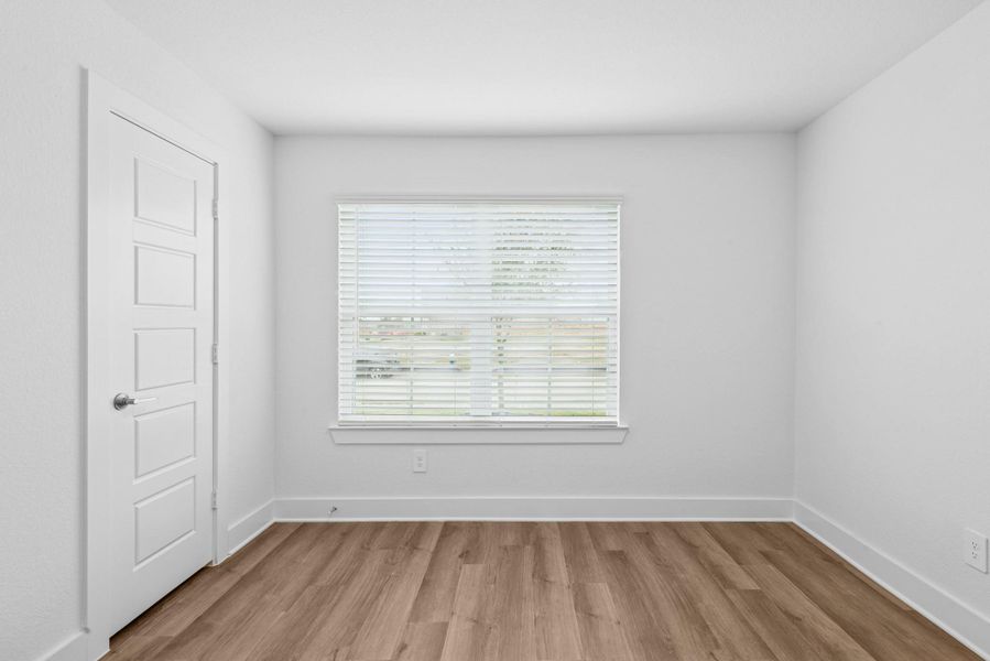 Spacious, unfurnished interior of a new home in Sorella, Tomball (Image 19).