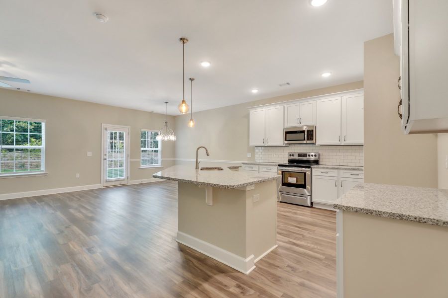 Madison – Kitchen and Dining Area