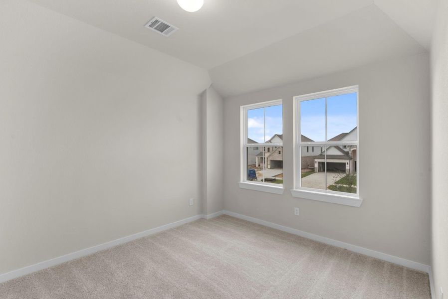 Spacious, unfurnished interior of a new home in Huntington Place, Rosharon (Image 25).