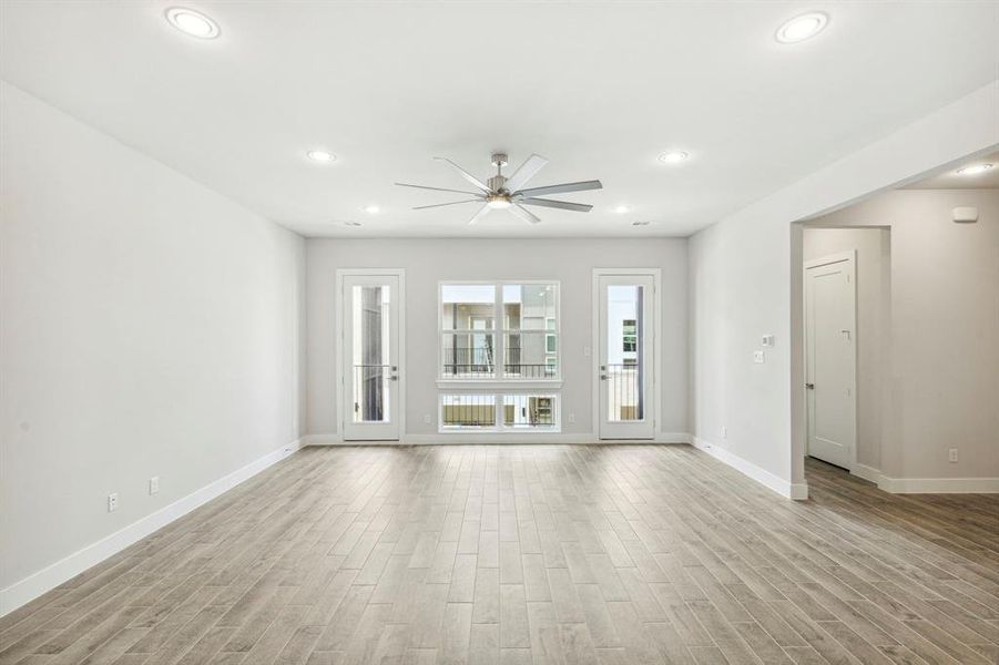 Spacious, unfurnished interior of a new home in SoHo Square, Dallas (Image 14).