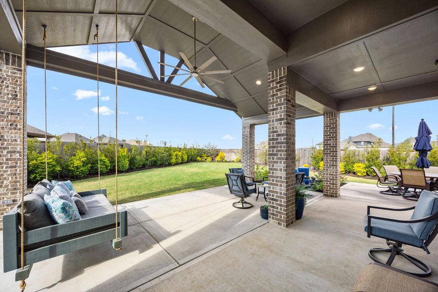 Exterior details and patio area of a home in , Katy (Image 23).