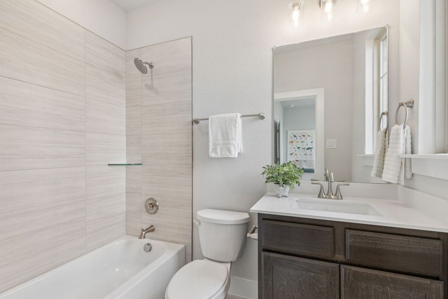 Representative furnished interior of a home built from the Emerson by Centre Living Homes in Lakeway Estates, Waxahachie (Image 21).