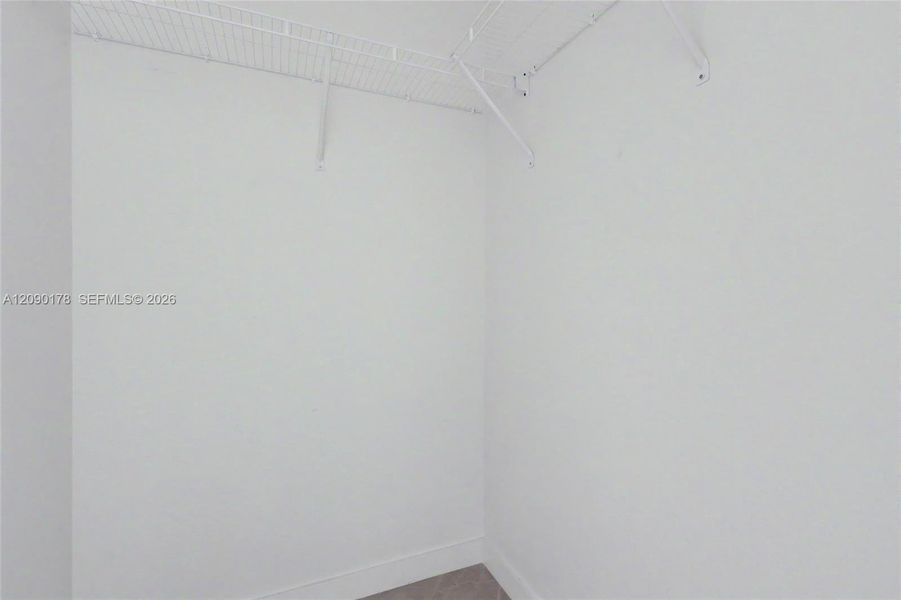 Spacious, unfurnished interior of a new home in , Oakland Park (Image 35).
