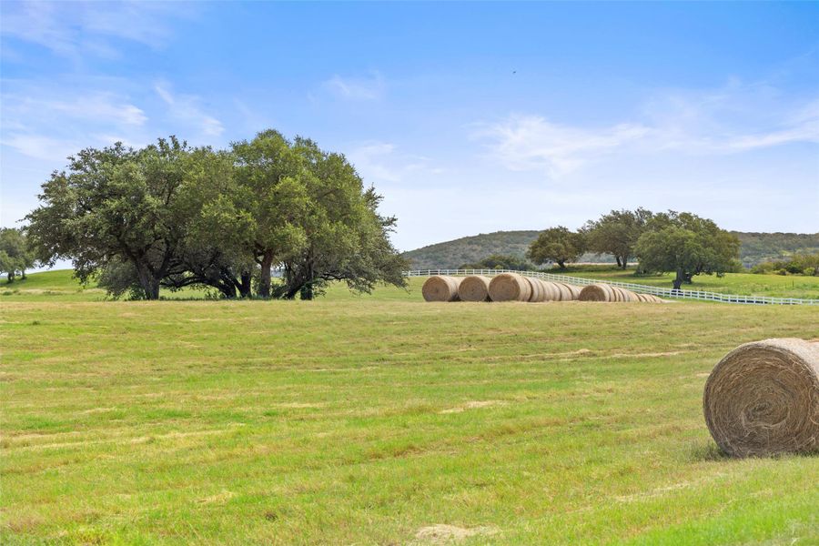 Experience the luxury of acustom-built waterfront home ina private, unique rural HillCountry setting.