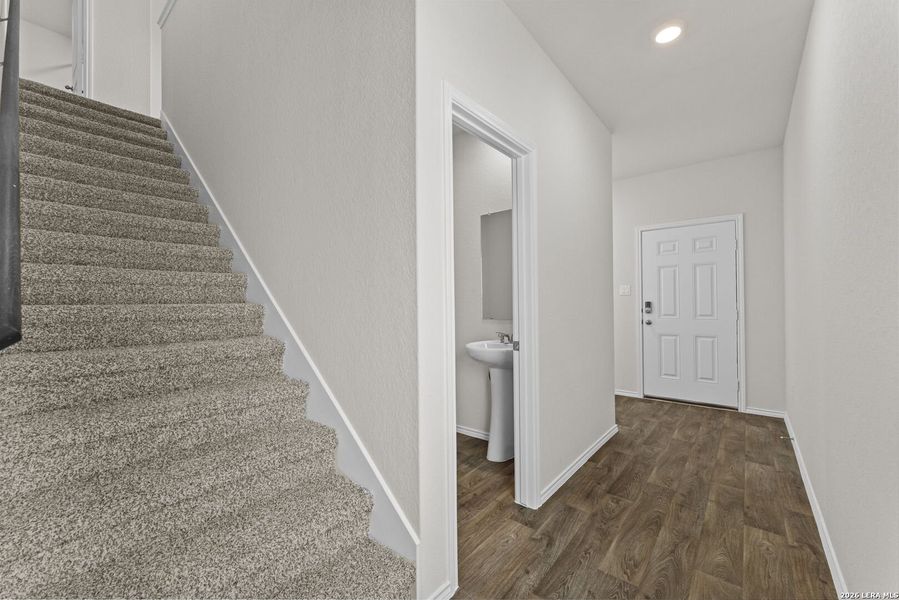 Spacious, unfurnished interior of a new home in Laurel Vistas, San Antonio (Image 25).