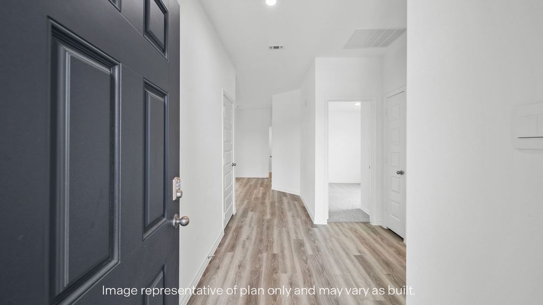 Spacious, unfurnished interior of a new home in Saratoga Crossing, Corpus Christi (Image 11).