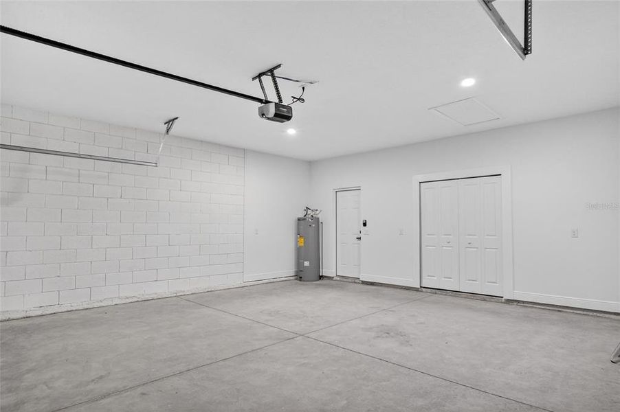 Spacious, unfurnished interior of a new home in , Ocala (Image 29).