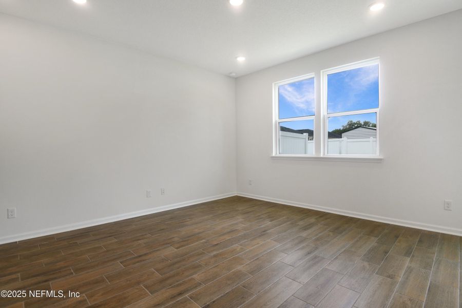 Spacious, unfurnished interior of a new home in Seasons at Park Trace, Jacksonville (Image 15).