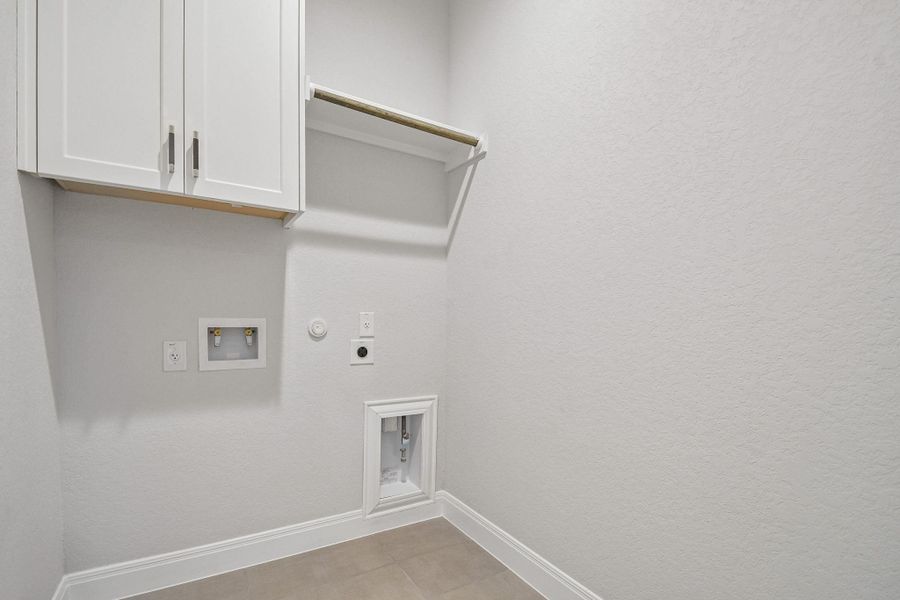 Spacious, unfurnished interior of a new home in 6 Creeks, Kyle (Image 26).