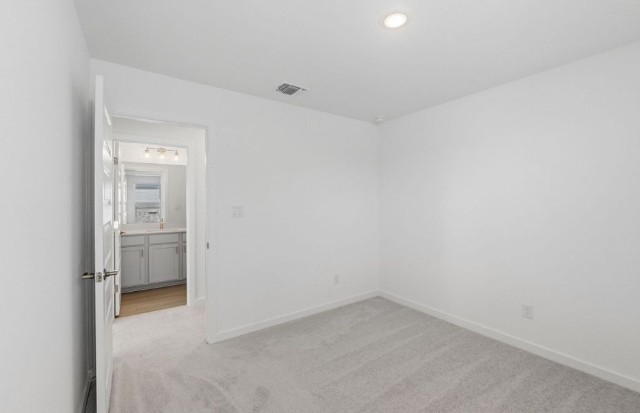 Spacious, unfurnished interior of a new home in Wolf Ranch, Georgetown (Image 45).