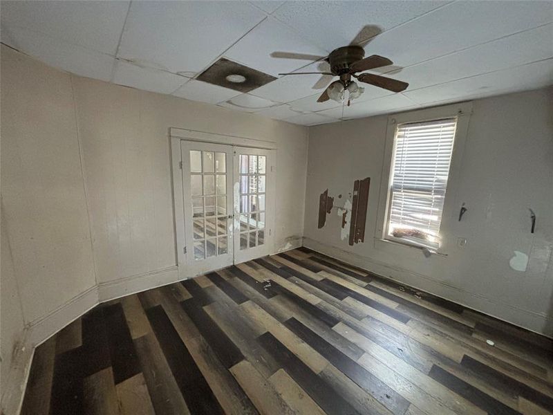 Spacious, unfurnished interior of a new home in , Cleburne (Image 5).