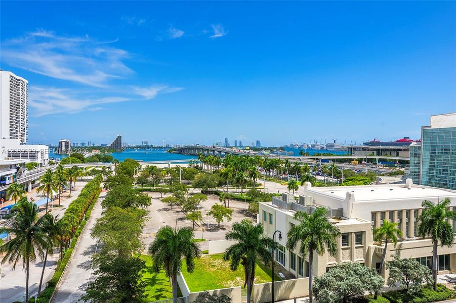 Condo located in Miami, FL showcasing its design and architecture (Image 3).