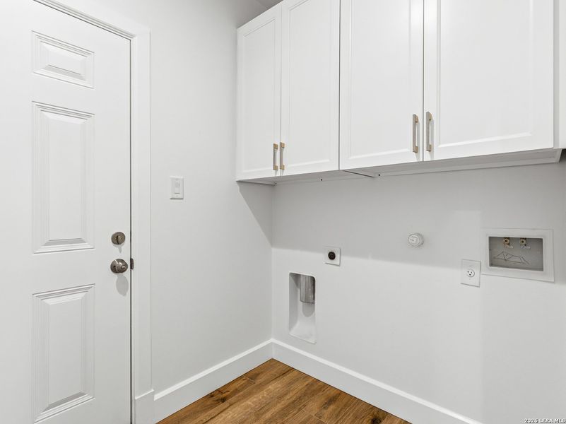 Spacious, unfurnished interior of a new home in , Terrell Hills (Image 23).