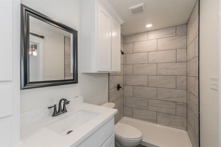 Furnished interior view inside a new home in , Alvarado (Image 5).