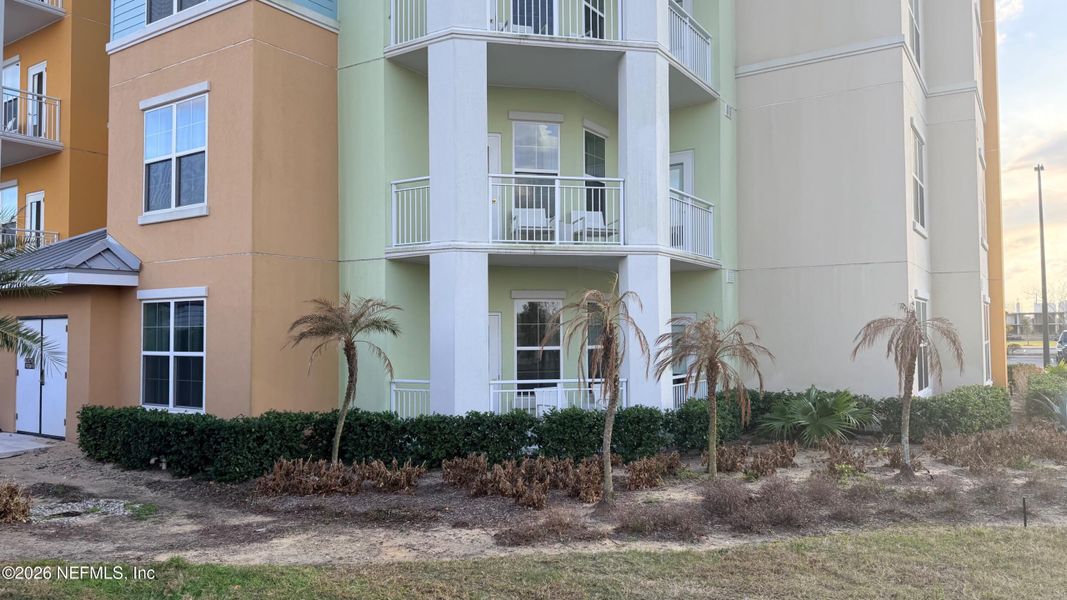 Condo located in Kissimmee, FL showcasing its design and architecture (Image 31).