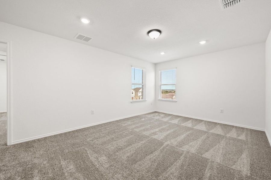 Spacious, unfurnished interior of a new home in Creekside at Estancia, Austin (Image 7).