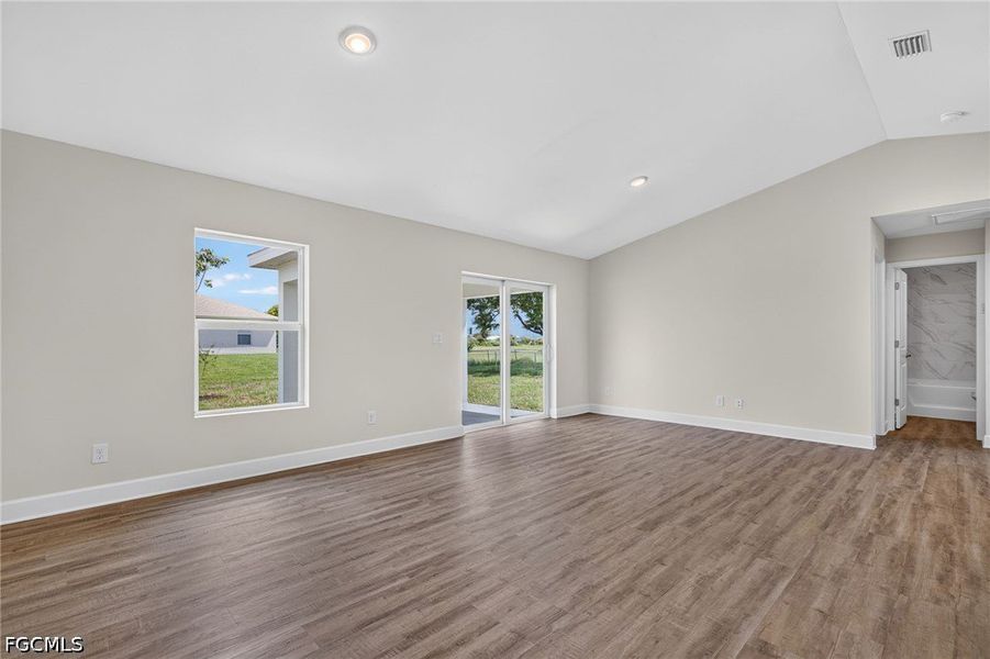 Spacious, unfurnished interior of a new home in Cape Coral, Cape Coral (Image 15).