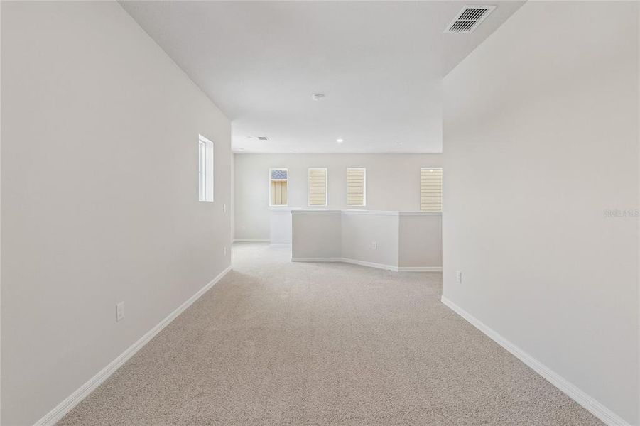 Spacious, unfurnished interior of a new home in Eastlyn, Bradenton (Image 10).