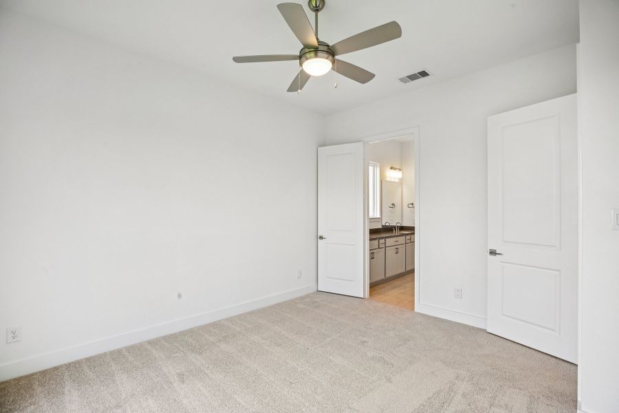 Representative unfurnished interior of a home built from the Levi by Risewell Homes in Winfrey Estates, Tomball (Image 9).
