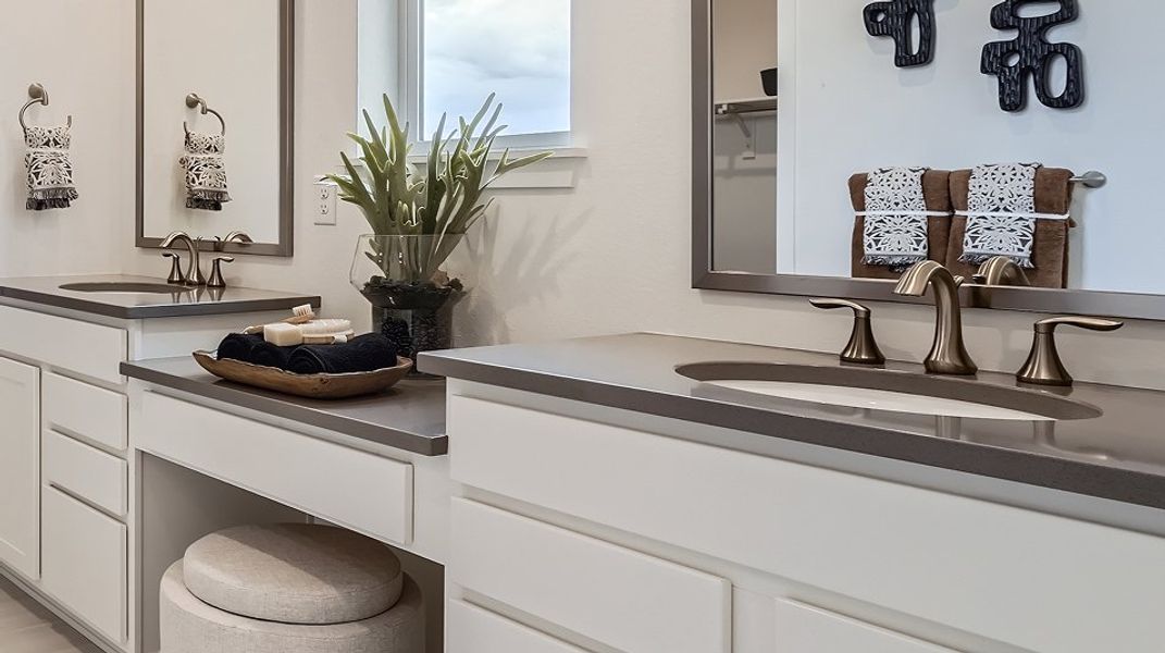 071825 3010 Aspen Owners Bath F2