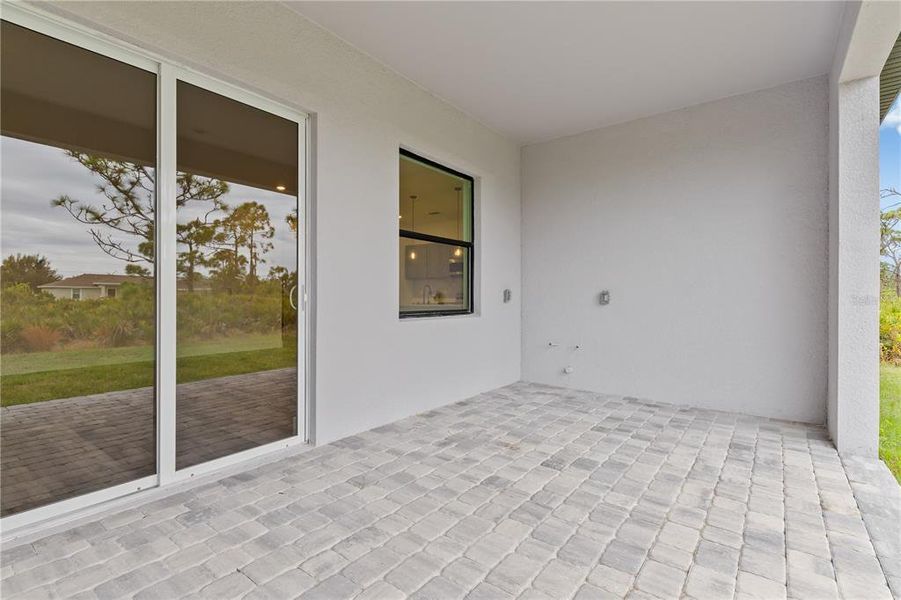 Exterior details and patio area of a home in , Port Charlotte (Image 3).
