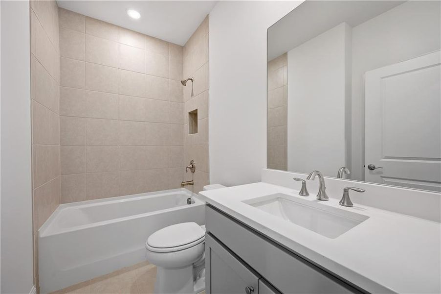 Furnished interior view inside a new home in Echols Farm, Hiram (Image 8).