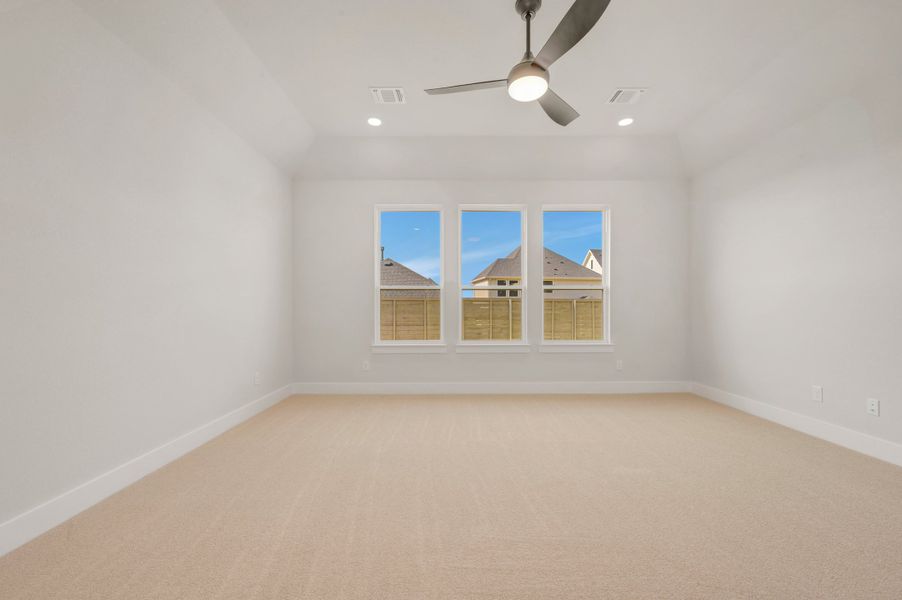 Spacious, unfurnished interior of a new home in Treeline, Justin (Image 14).