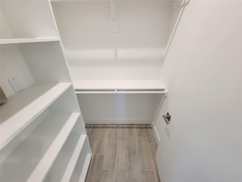 Spacious, unfurnished interior of a new home in , Houston (Image 45).