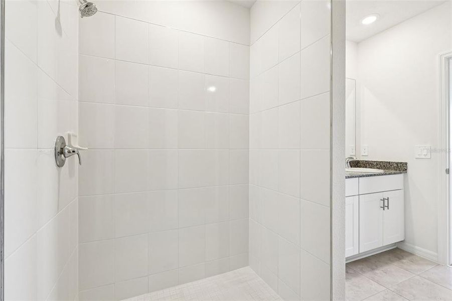 Close-up of interior finishes inside a home in , Lake Alfred (Image 10).