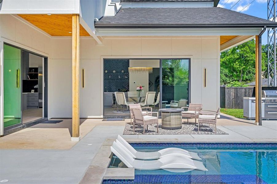 Exterior details and patio area of a home in , Dallas (Image 3).
