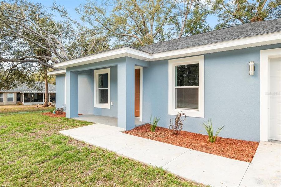 Exterior details and patio area of a home in , Dunnellon (Image 19).