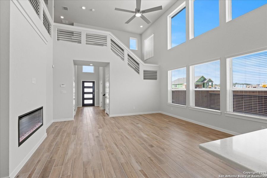 Spacious, unfurnished interior of a new home in Meyer Ranch, New Braunfels (Image 17).