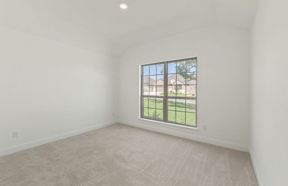 Spacious, unfurnished interior of a new home in Crescent Bluff, Georgetown (Image 14).