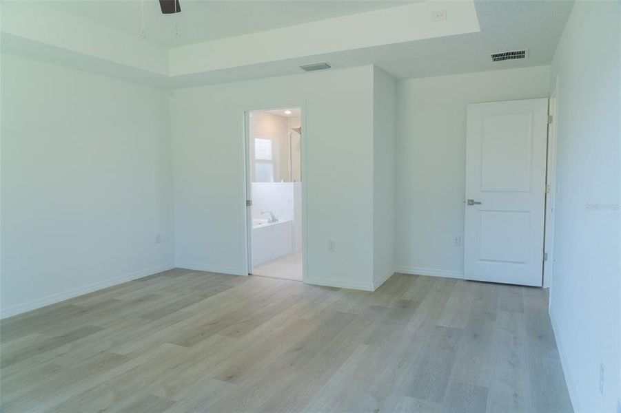 Spacious, unfurnished interior of a new home in , Ocala (Image 27).