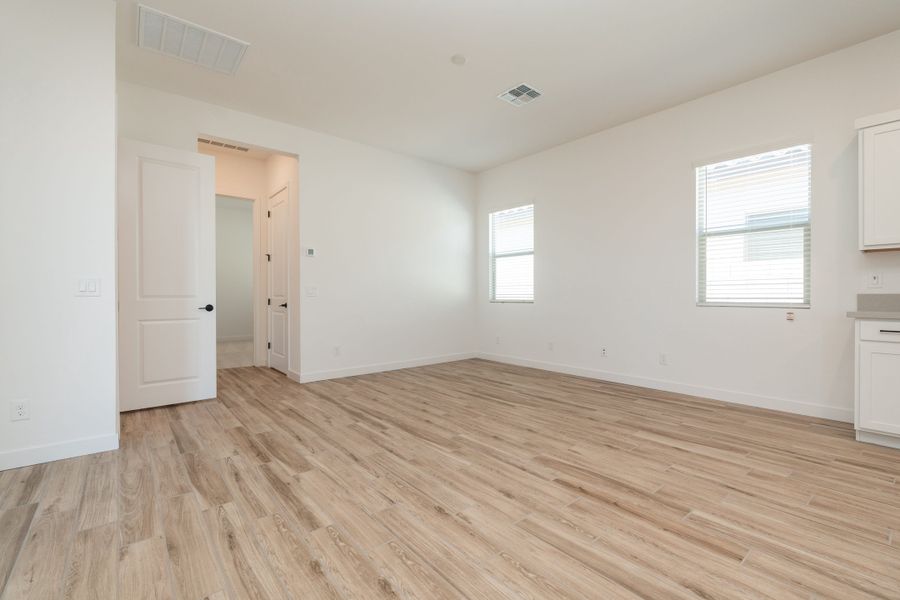Spacious, unfurnished interior of a new home in Abel Ranch, Goodyear (Image 14).