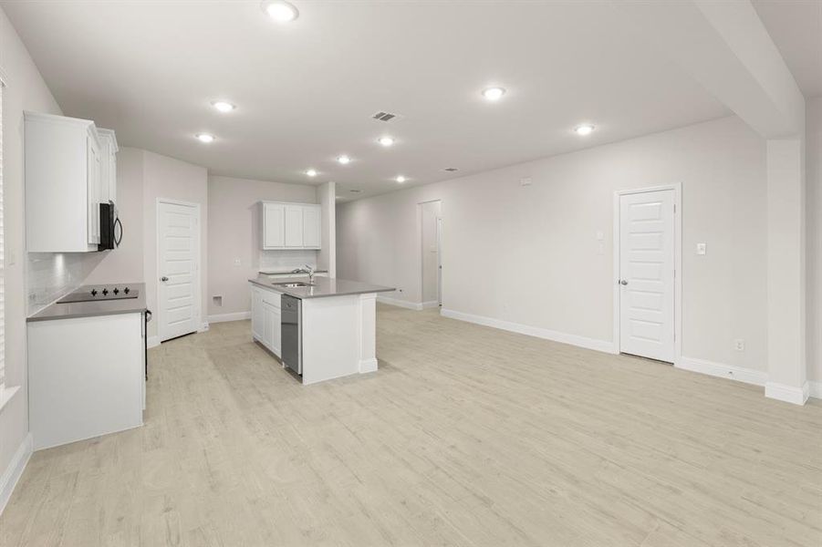 08. 2029 Gladd - Dining (2)