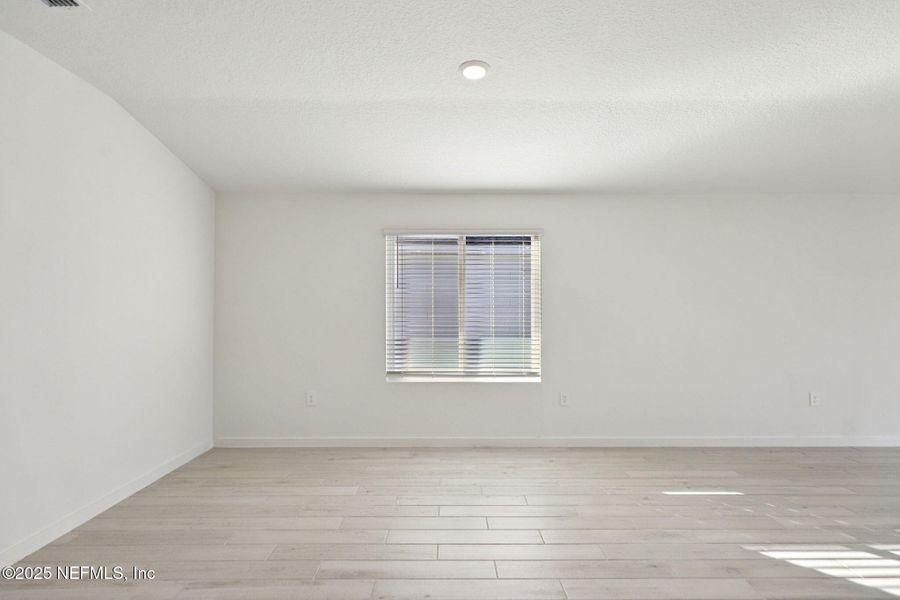 Spacious, unfurnished interior of a new home in , Jacksonville (Image 21).