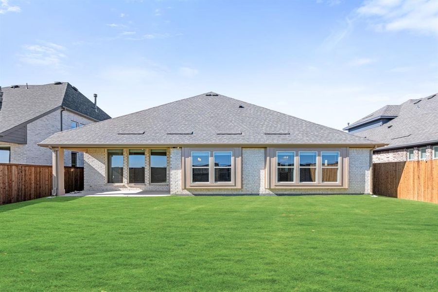 Exterior details and patio area of a home in Sonoma Verde, McLendon-Chisholm (Image 4).