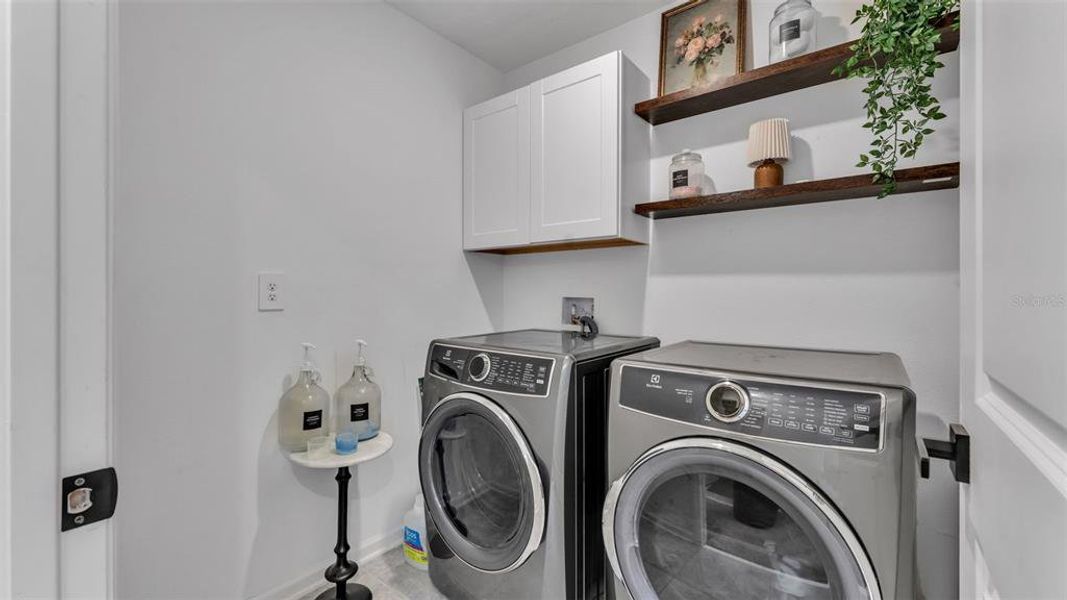 Furnished interior view inside a new home in , Winter Haven (Image 44).