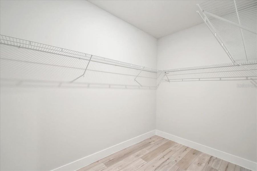 Spacious, unfurnished interior of a new home in , Citrus Springs (Image 43).